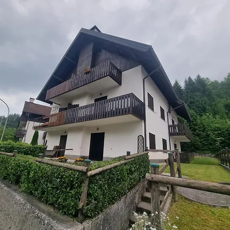Apartment La Casa Degli Sbilfs - Wi-fi, Netflix E Garage Box , A 2 Minuti Dallo Zoncolan